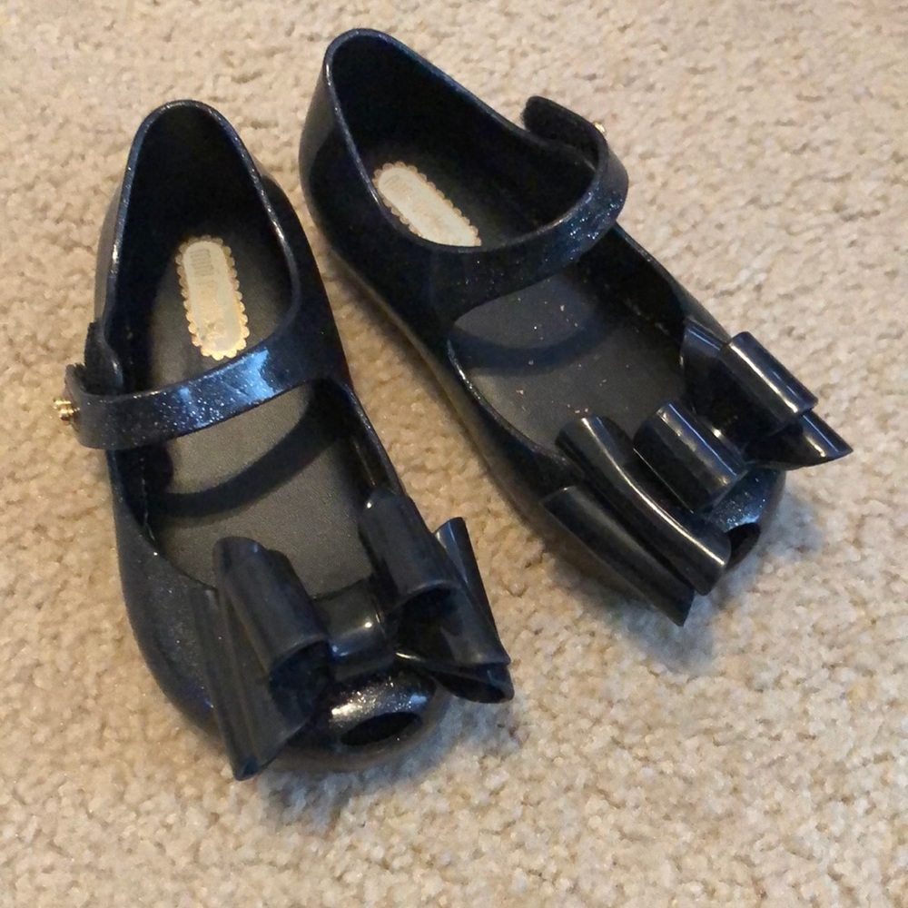 Black glitter mini Melissa’s size 7